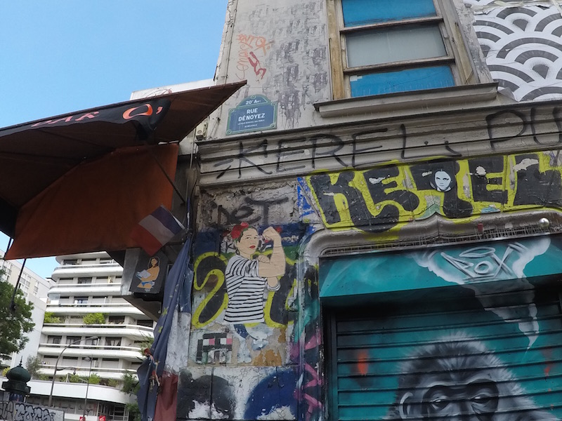 Parede grafitada em Paris