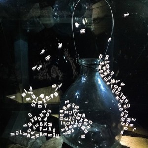 As letras da redatora caindo